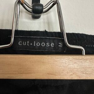 Cut loose black skirt M
